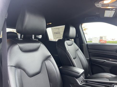 New 2026 Jeep Compass Latitude image 17