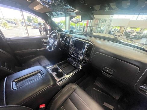 Used 2018 GMC Sierra 1500 Denali w/ Denali Ultimate Package AWD/4WD image 8