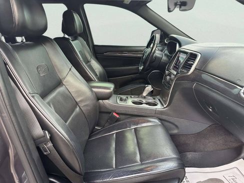 Used 2018 Jeep Grand Cherokee Overland AWD/4WD image 28