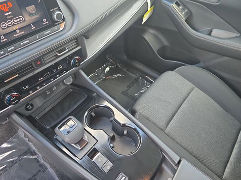 Used 2025 Nissan Rogue SV image 26