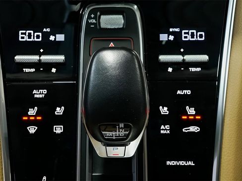 Used 2020 Porsche Panamera 4 image 45