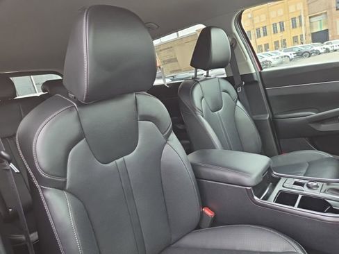 Used 2025 Kia Sorento S image 15