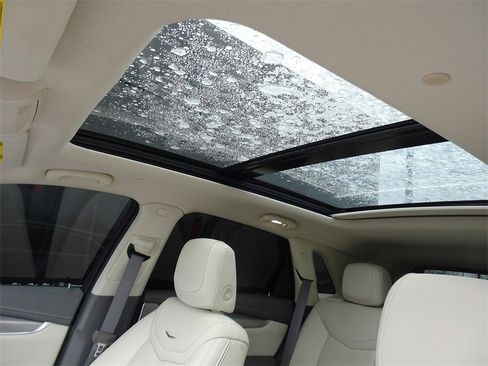 Used 2022 Cadillac XT5 Premium Luxury w/ Technology Package image 11