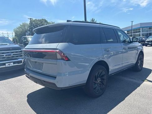 Used 2025 Lincoln Navigator Reserve w/ Jet Appearance Package AWD/4WD image 5