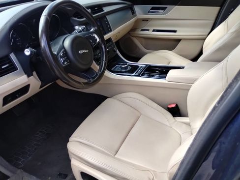Used 2017 Jaguar XF Premium RWD image 33