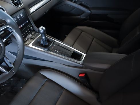 Certified 2018 Porsche 718 Cayman RWD image 20