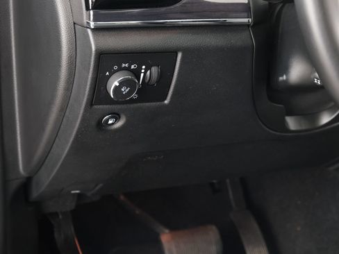 Used 2020 Jeep Grand Cherokee Overland AWD/4WD image 28