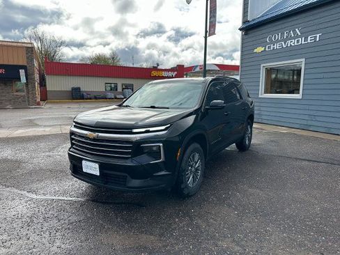 Used 2024 Chevrolet Traverse LT w/ Trailering Package AWD/4WD image 9