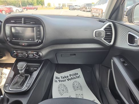Used 2022 Kia Soul LX w/ Technology Package FWD image 11