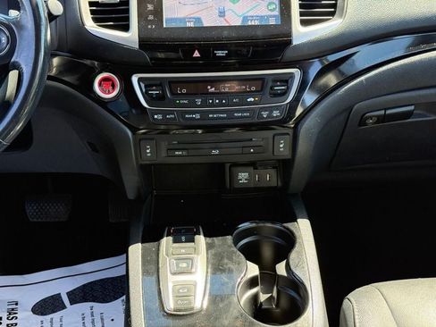 Used 2017 Honda Pilot Touring image 16
