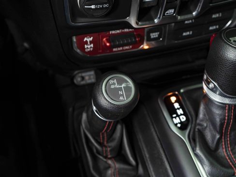 Used 2019 Jeep Wrangler Unlimited Rubicon AWD/4WD image 31