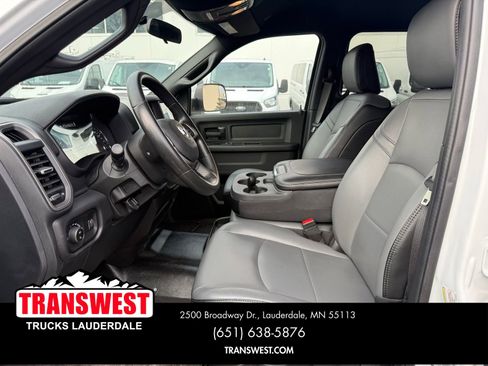 Used 2022 RAM 3500 Tradesman w/ Chrome Appearance Group AWD/4WD image 5