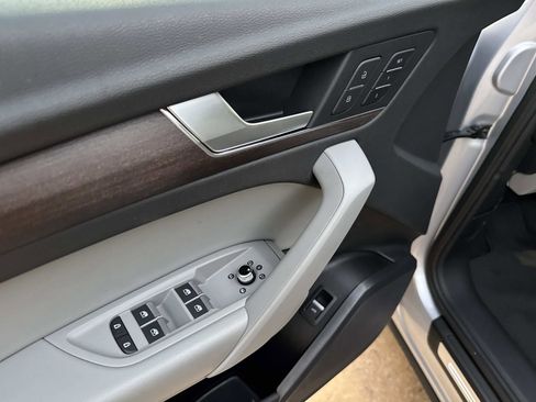 Used 2022 Audi Q5 2.0T Premium w/ Convenience Package image 18