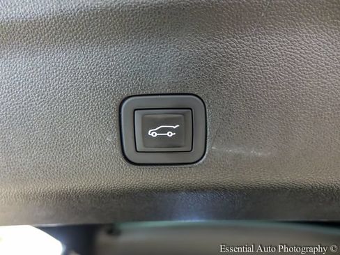 Certified 2025 GMC Yukon Denali w/ Sun & Power Step Package AWD/4WD image 26