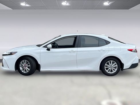 Used 2025 Toyota Camry LE w/ Convenience Package FWD image 2