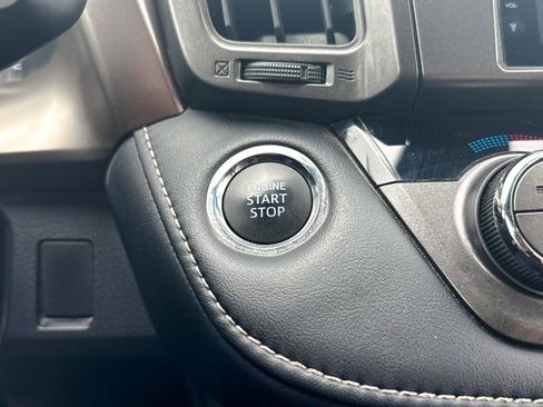 Used 2015 Toyota RAV4 Limited w/ Technology Package image 31