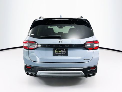Used 2023 Honda Pilot Touring image 7