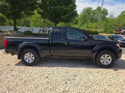 Used 2012 Nissan Frontier SV w/ SV Premium Utility Pkg AWD/4WD image 7