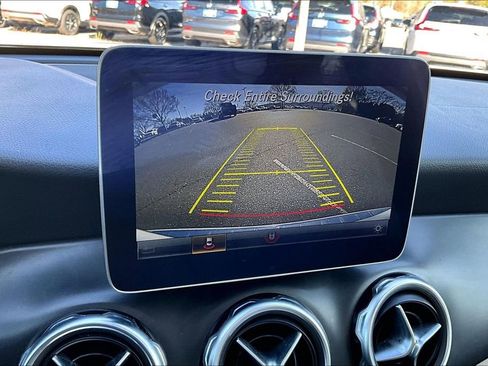 Used 2019 Mercedes-Benz GLA 250 w/ Convenience Package image 11