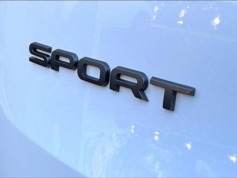Used 2025 Land Rover Range Rover Sport image 32