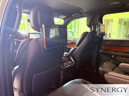 Used 2018 Lincoln Navigator Select w/ Technology Package RWD image 24