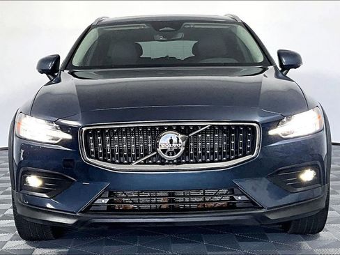 Used 2025 Volvo V60 B5 Cross Country Plus AWD/4WD image 3