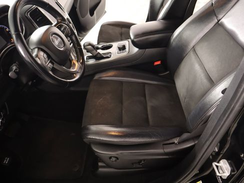 Used 2022 Jeep Grand Cherokee Laredo X image 12