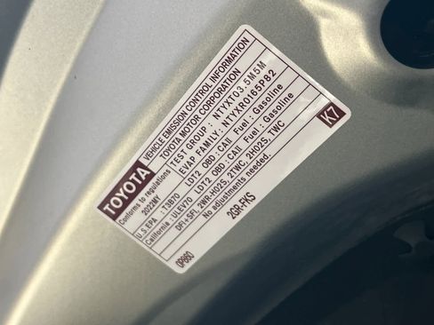 Used 2022 Toyota Highlander L image 30