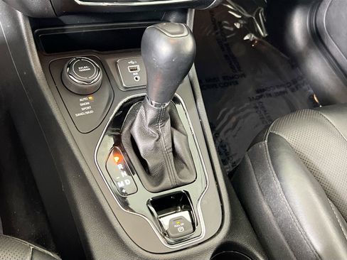 Used 2022 Jeep Cherokee Limited image 16