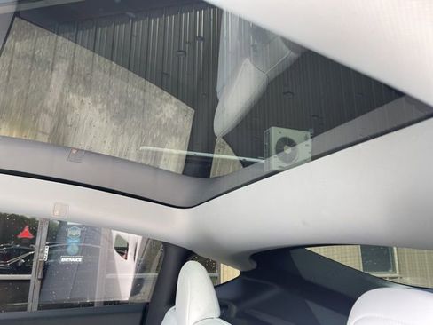 Used 2024 Tesla Model Y Long Range AWD/4WD image 16