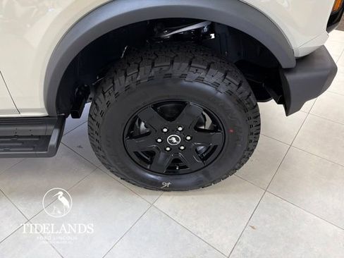 New 2025 Ford Bronco Outer Banks w/ Black Appearance Package image 32