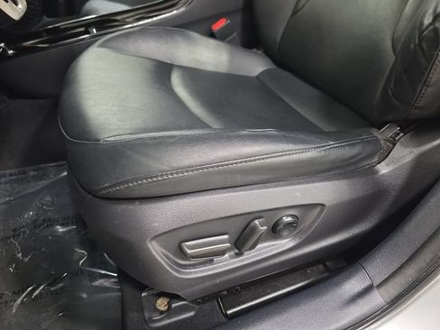 Used 2018 Toyota Prius Prime Advanced w/ Carpet Mat Package FWD image 29