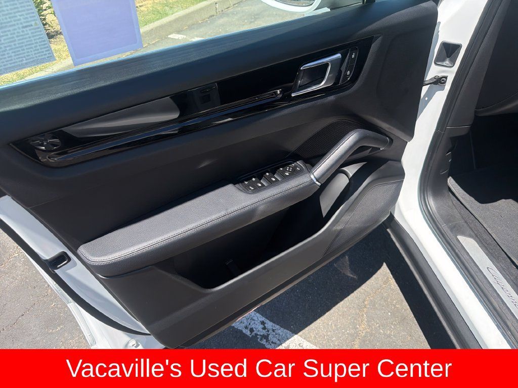Used 2023 Porsche Cayenne AWD/4WD image 10