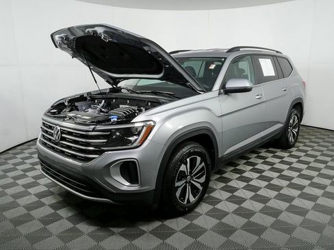 Certified 2025 Volkswagen Atlas SE image 33