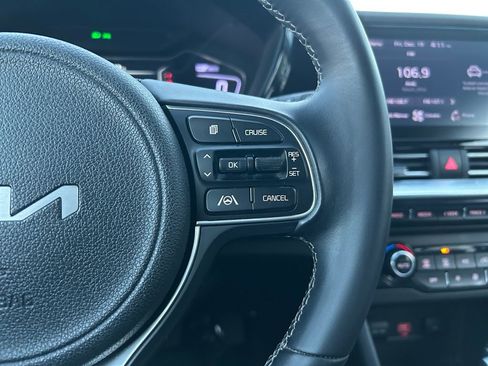 Used 2022 Kia Niro LXS w/ Digital Cluster Package image 19