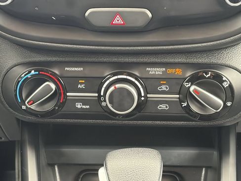 Used 2025 Kia Soul LX FWD image 30