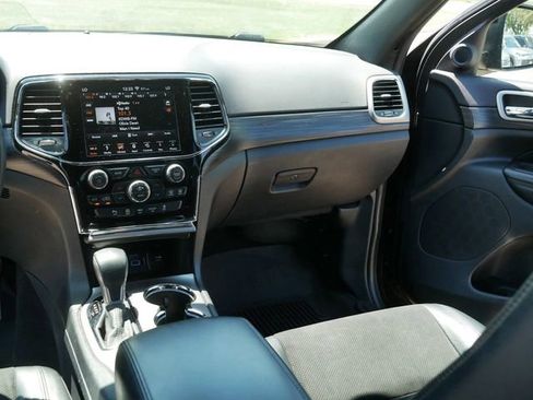 Used 2019 Jeep Grand Cherokee Altitude AWD/4WD image 23