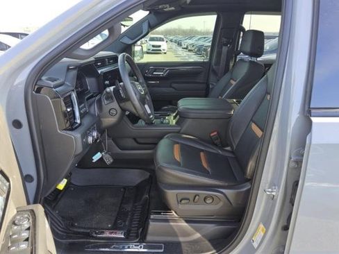 Used 2024 GMC Sierra 1500 AT4 w/ Technology Package image 5