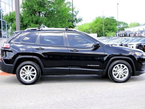 Used 2020 Jeep Cherokee Latitude FWD image 4