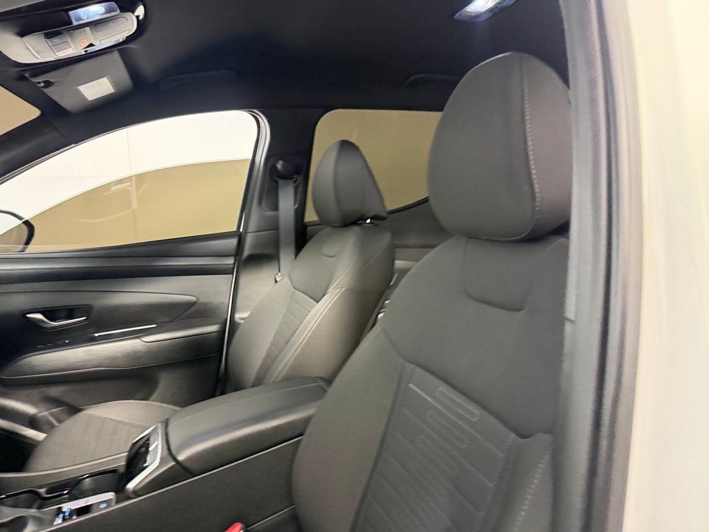 Used 2025 Hyundai Santa Cruz SE AWD/4WD image 22