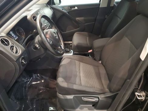 Used 2014 Volkswagen Tiguan S image 10