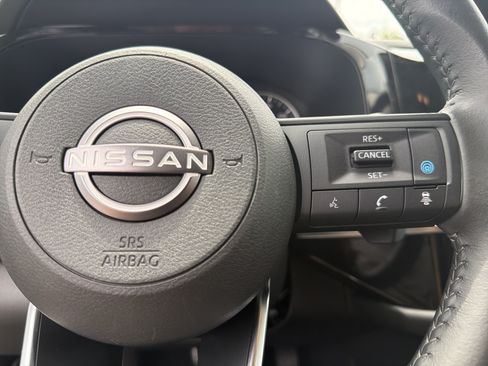 Used 2025 Nissan Pathfinder SV FWD image 10