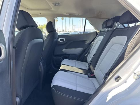 Used 2022 Hyundai Venue SEL image 19