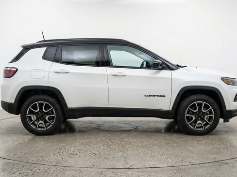 Used 2025 Jeep Compass Trailhawk AWD/4WD image 11