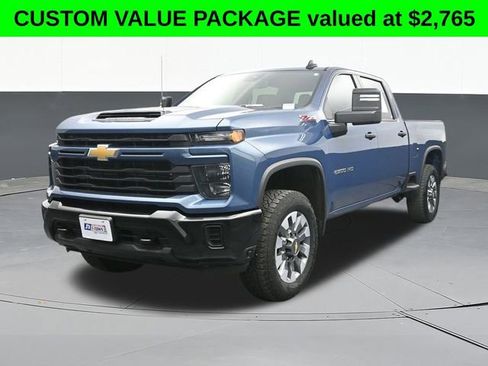 Used 2024 Chevrolet Silverado 2500 Custom w/ Custom Value Package AWD/4WD image 4