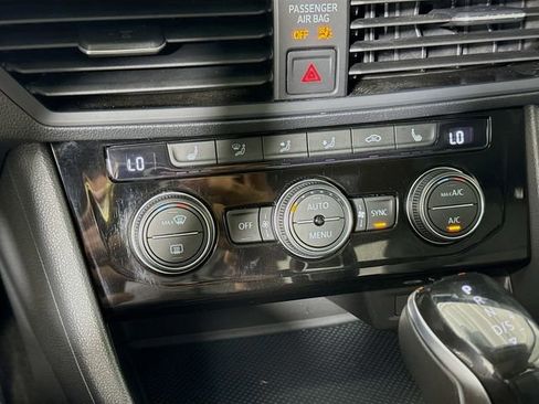 Used 2024 Volkswagen Jetta SE w/ Panoramic Sunroof Package FWD image 15