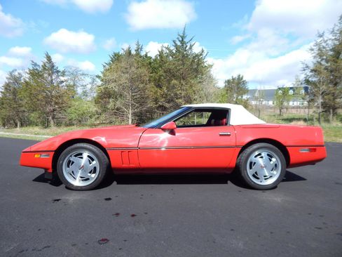 Used 1988 Chevrolet Corvette Convertible RWD image 34