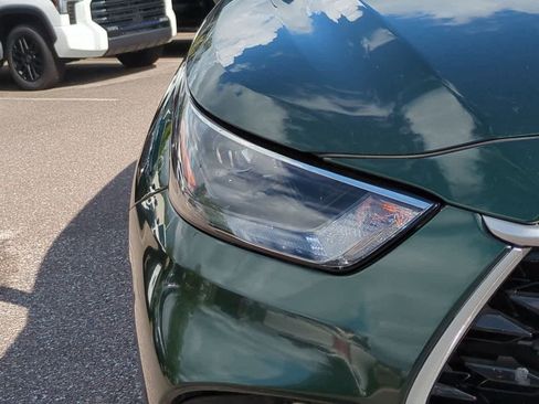 Certified 2023 Toyota Highlander XLE AWD/4WD image 10