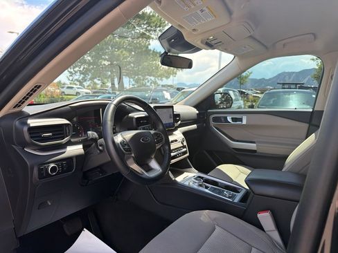 Used 2023 Ford Explorer XLT AWD/4WD image 25