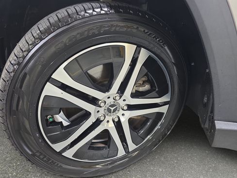 Used 2021 Mercedes-Benz GLS 450 4MATIC image 32